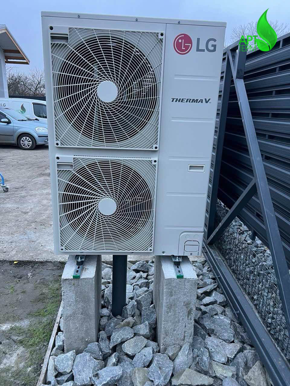 Зовнішній блок теплового насоса LG Therma V повітря вода, монтаж у Дніпрі